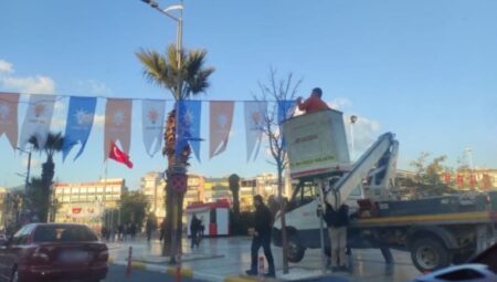 İhale alan firma Erdoğan’ın bayraklarını astı