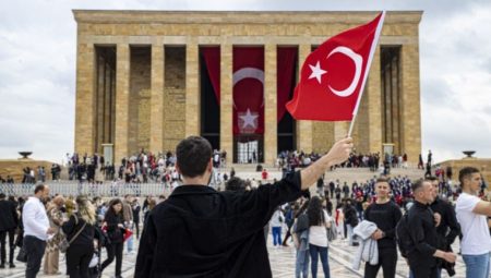 19 Mayıs coşkusu: Karanlığa teslim olmayacağız