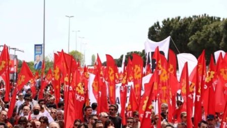 TKP 1 Mayıs’ta alanlardan seslendi: ‘TKP Gelir Her Şey Değişir’